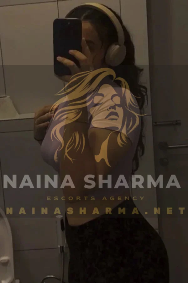 Aarzoo Mumbai Escorts Selfie