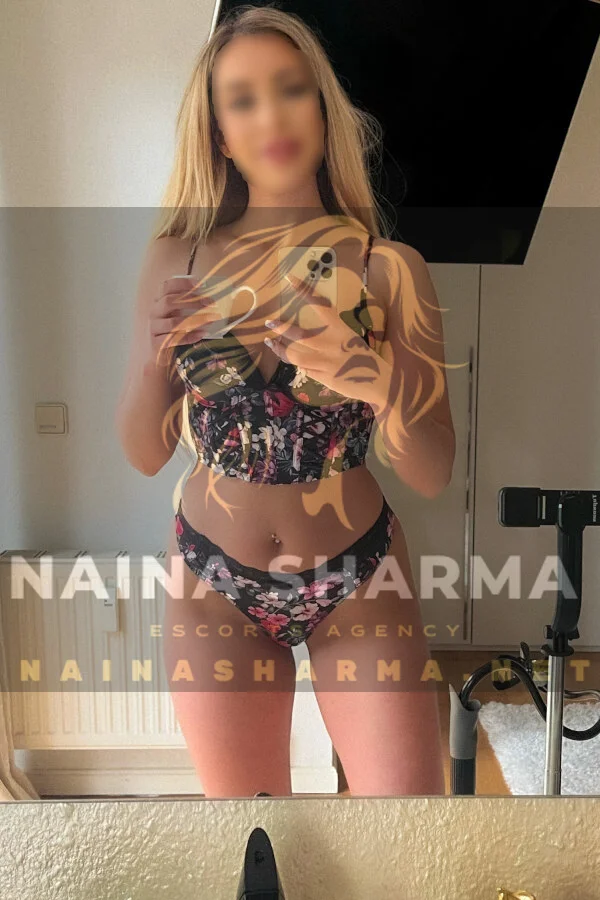 Adriana Agra Escorts Selfie