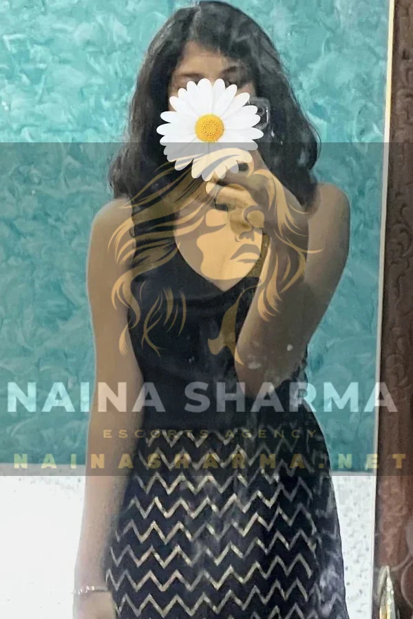Amaris Ahmedabad Escorts Selfie