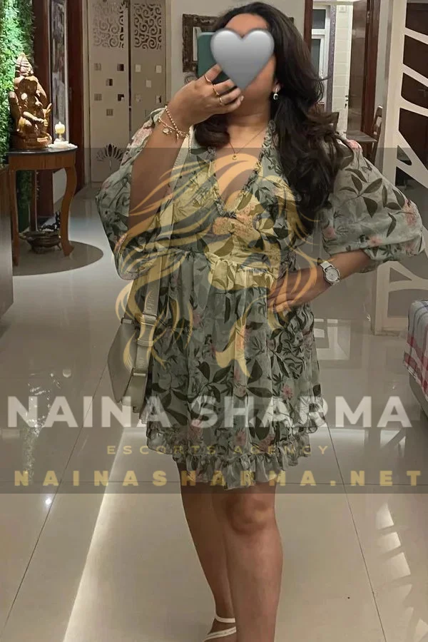 Amritrashmi Pune Escorts Selfie