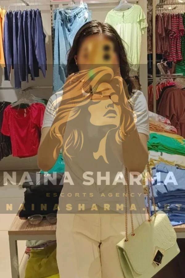 Anchal Bangalore Escorts Selfie