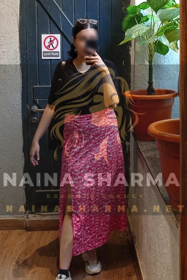 Anika Vadodara Escorts Selfie