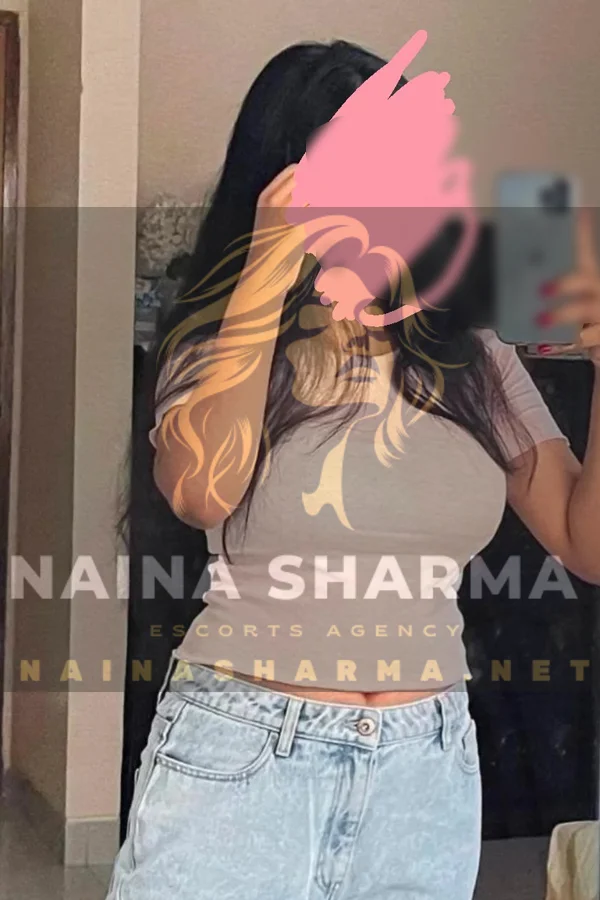 Ariya Goa Escorts Selfie