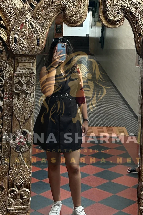 Asha Lucknow Escorts Selfie