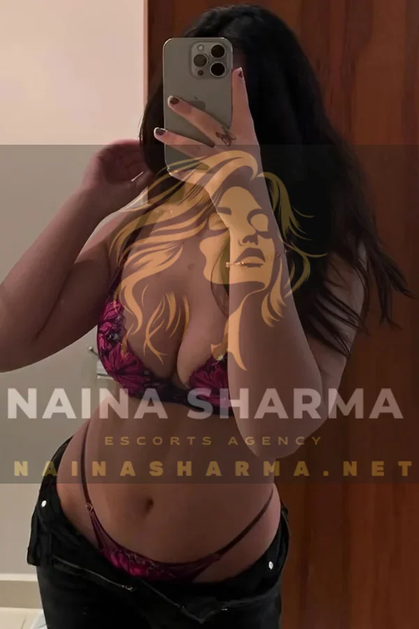Aswi Ahmedabad Escorts Selfie