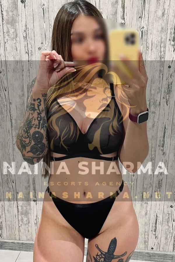 Aurora Agra Escorts Selfie