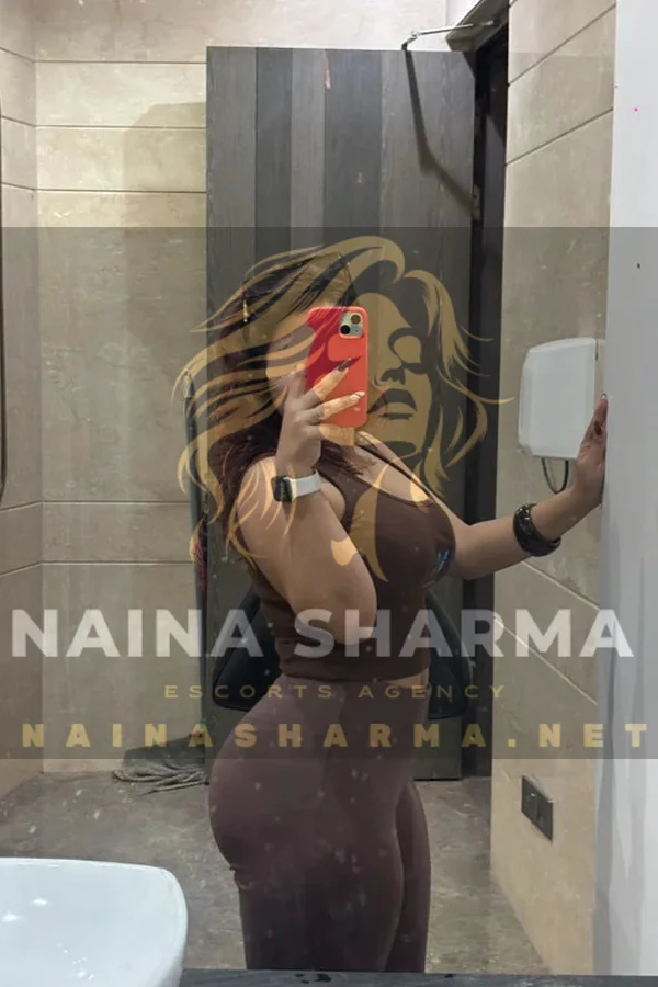 Bani Agra Escorts Selfie
