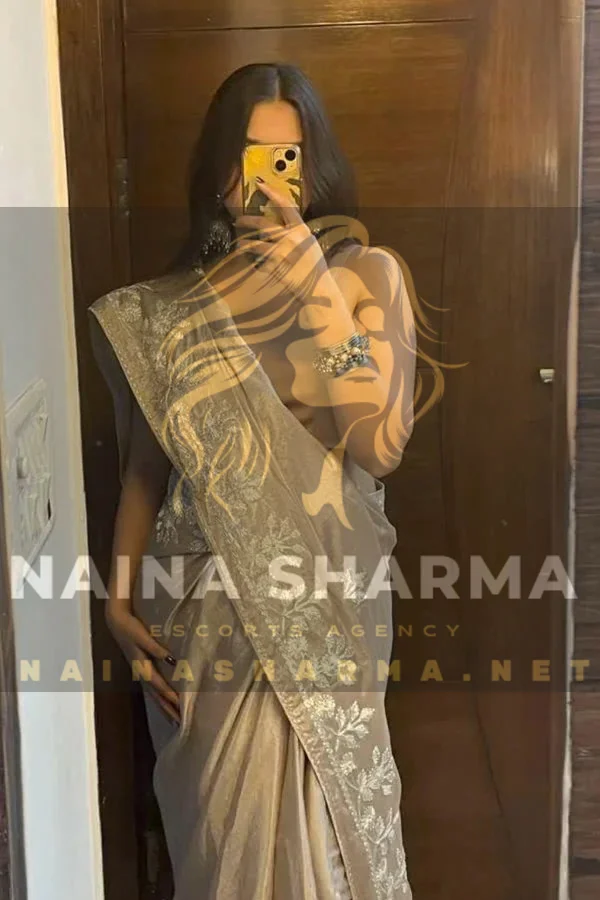 Chinmayi Delhi Escorts Selfie