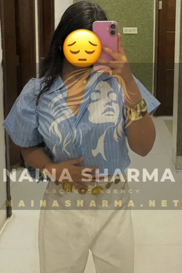 Dolly Goa Escorts Selfie