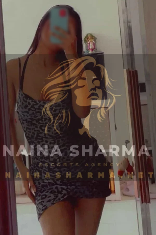 Fatema Pune Escorts Selfie