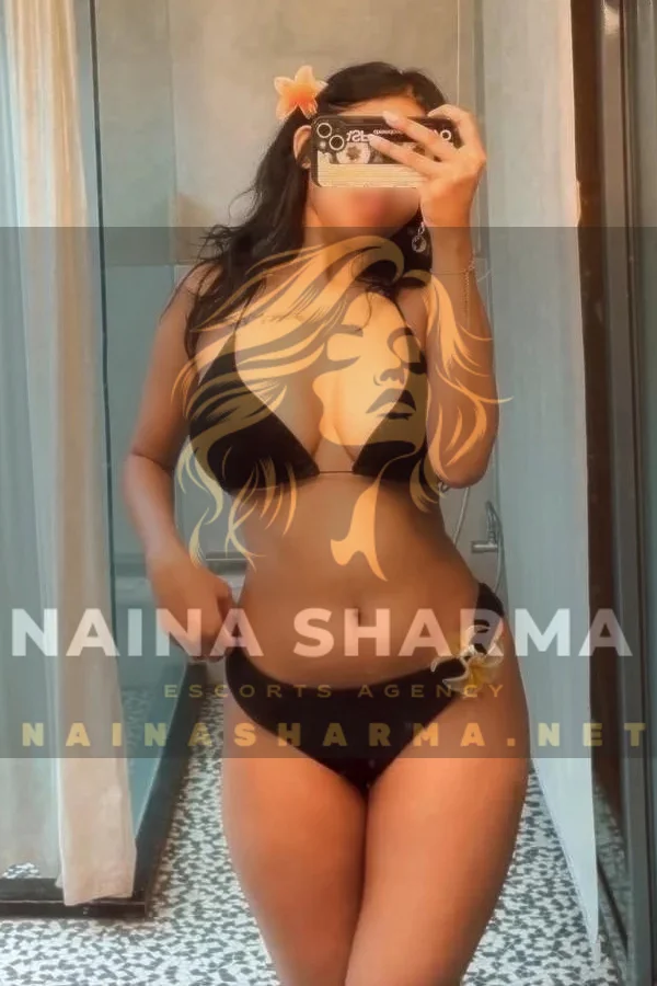 Garima Nashik Escorts Selfie