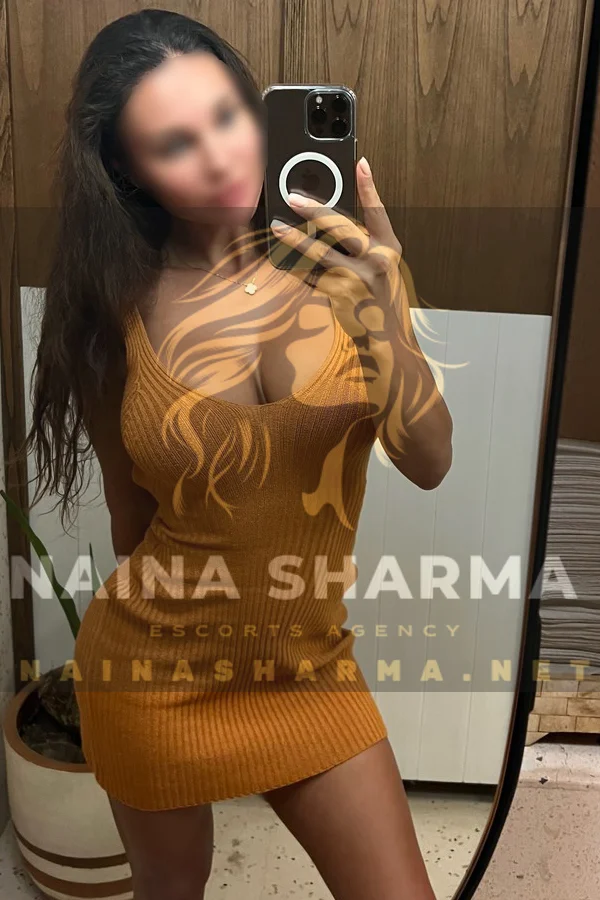 Gianna Agra Escorts Selfie