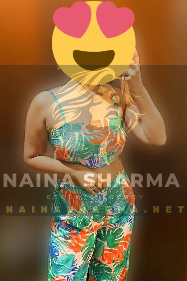 Gitika Noida Escorts Selfie