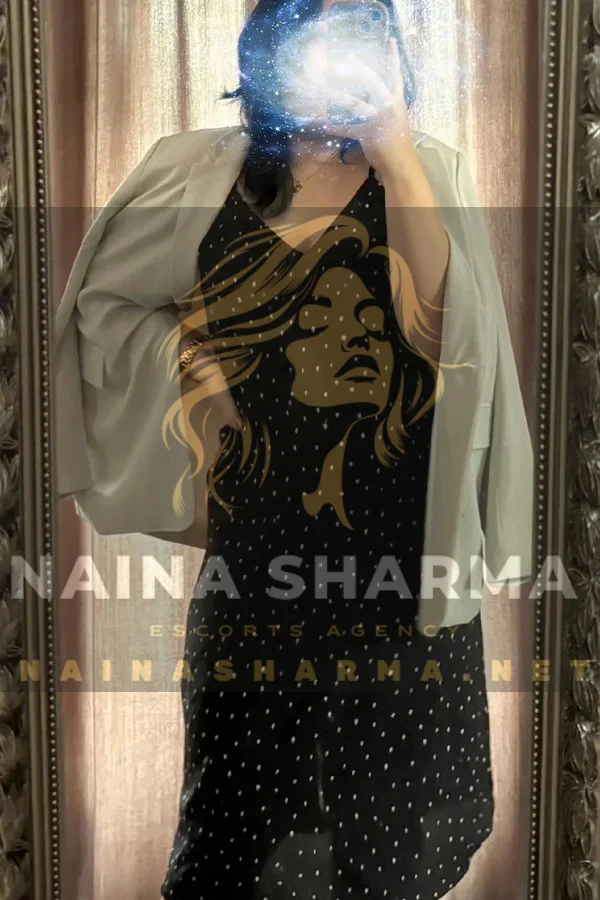 Himani Chandigarh Escorts Selfie