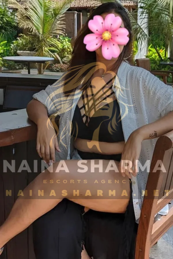 Hiral Dubai Escorts Selfie