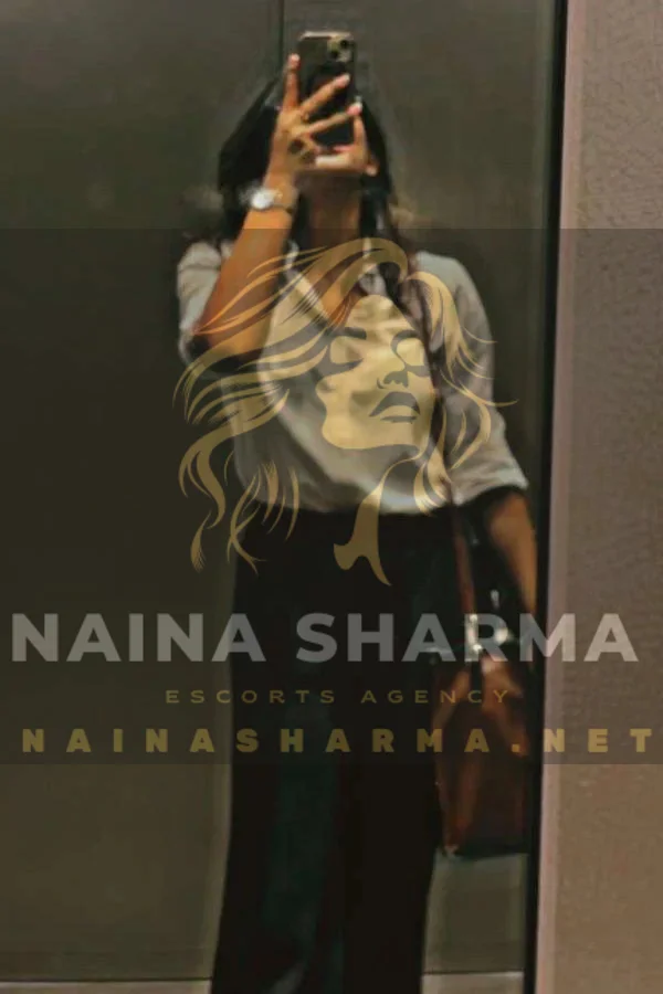 Imara Ahmedabad Escorts Selfie