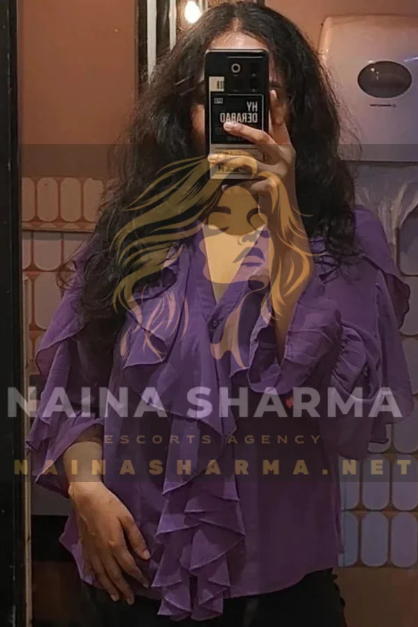 Ishita Indore Escorts Selfie