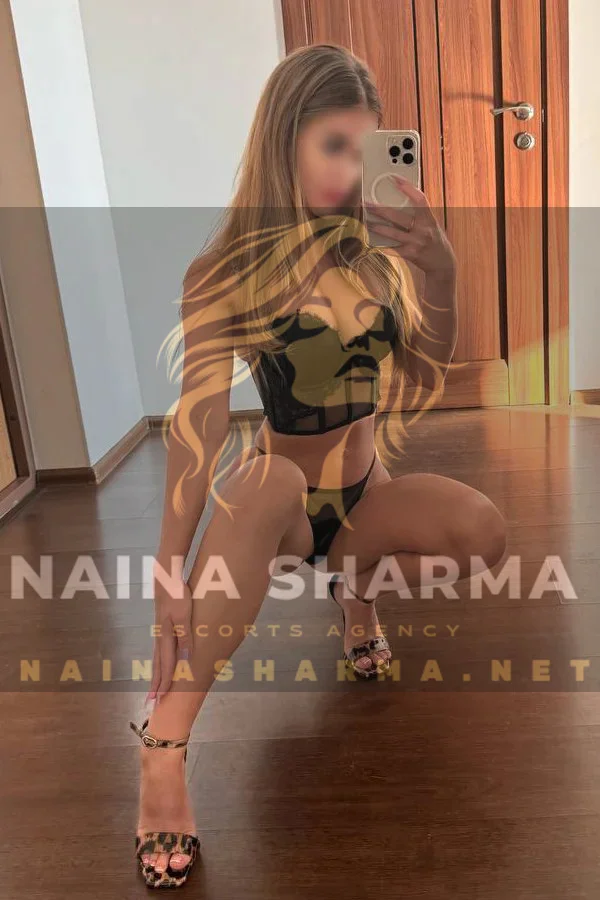 Jency Nagpur Escorts Selfie