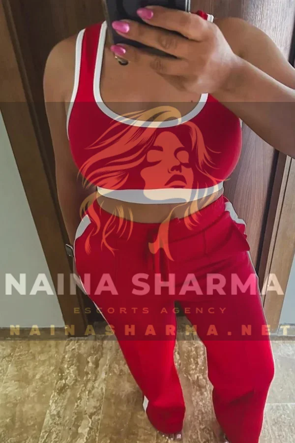 Juhi Lucknow Escorts Selfie