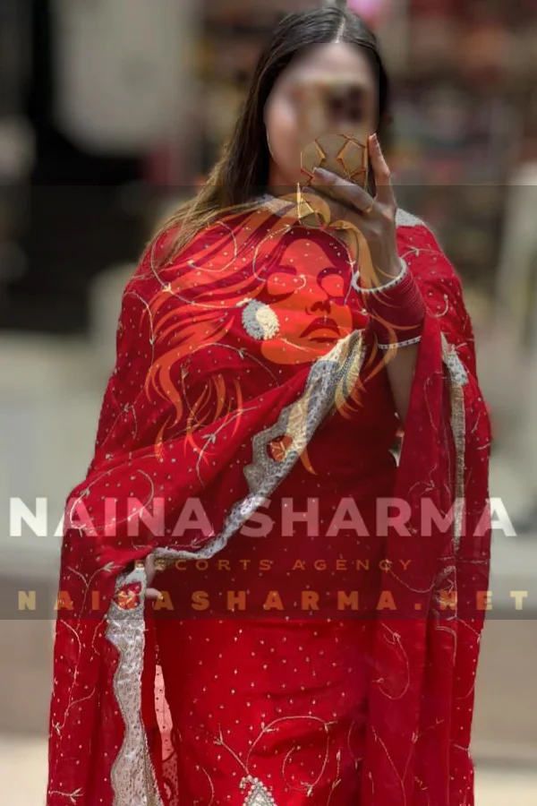 Kiran Surat Escorts Selfie