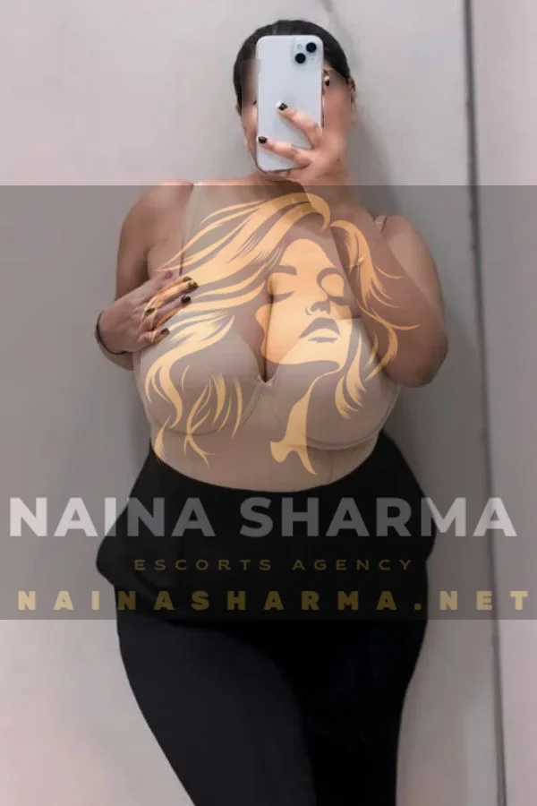 Koyal Pune Escorts Selfie