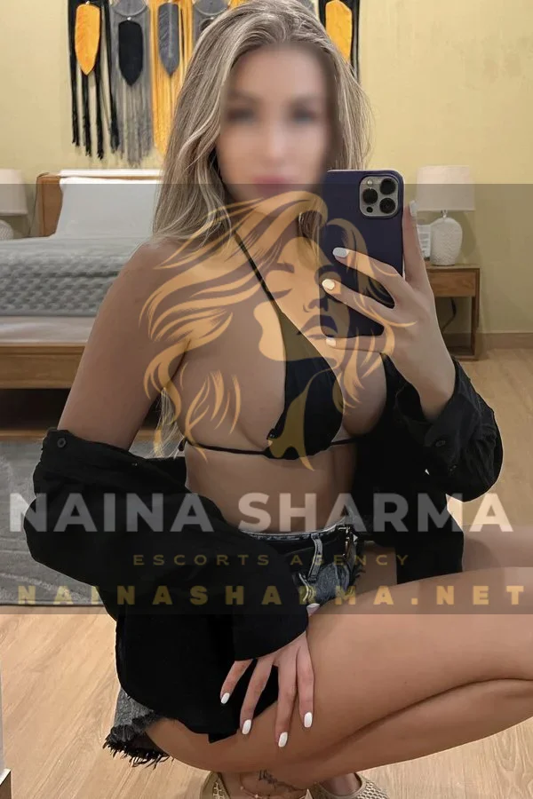 Layla Pune Escorts Selfie