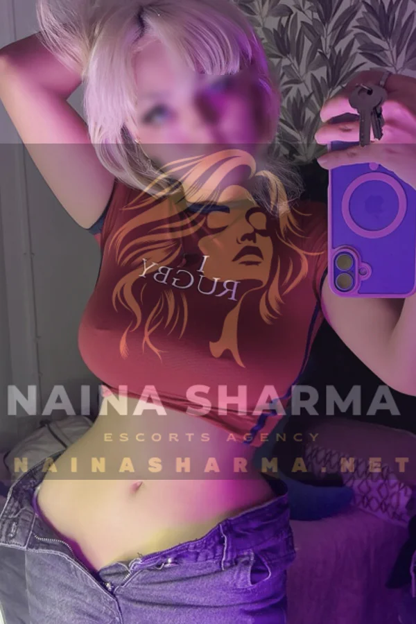 Lily Pune Escorts Selfie