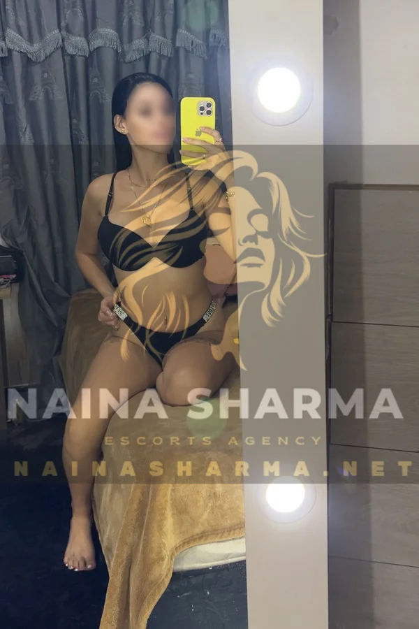 Louise Pune Escorts Selfie