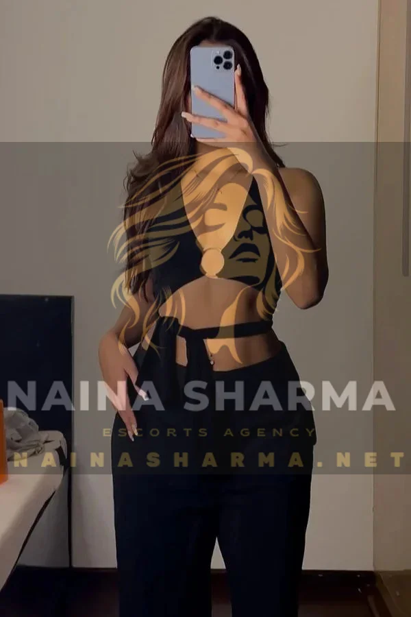 Lovina Surat Escorts Selfie