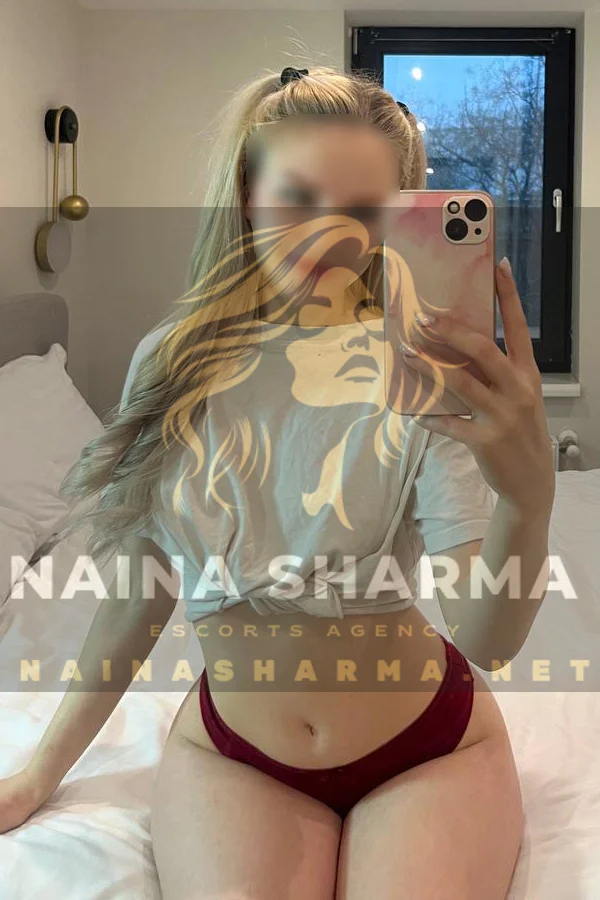 Maddy Agra Escorts Selfie