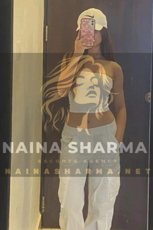 Mahhi Delhi Escorts Selfie
