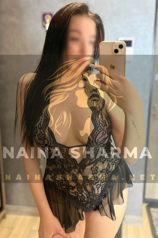 Maja Lucknow Escorts Selfie