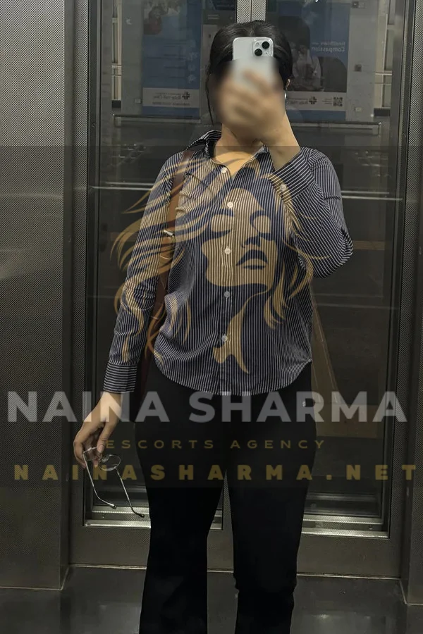 Mandira Nagpur Escorts Selfie