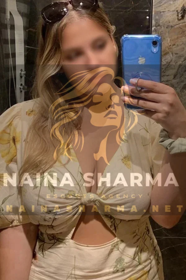 Marala Gurugram Escorts Selfie