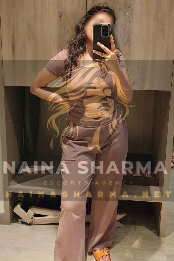 Matrika Pune Escorts Selfie