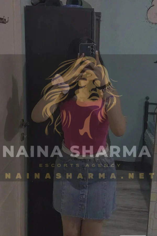 Maya Agra Escorts Selfie