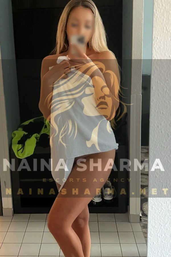 Mia Pune Escorts Selfie