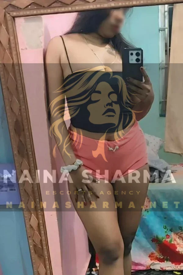 Mirza Delhi Escorts Selfie