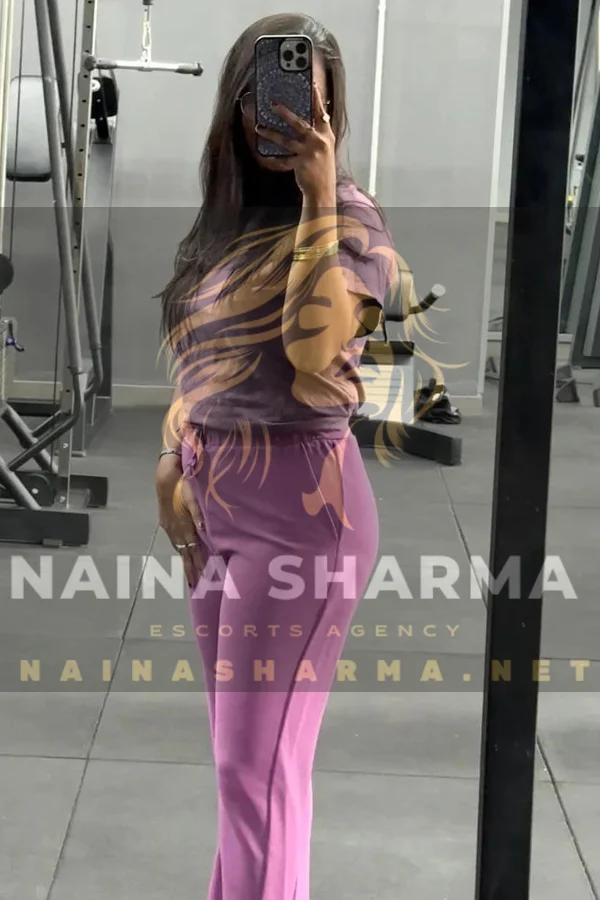 Mona Bangalore Escorts Selfie