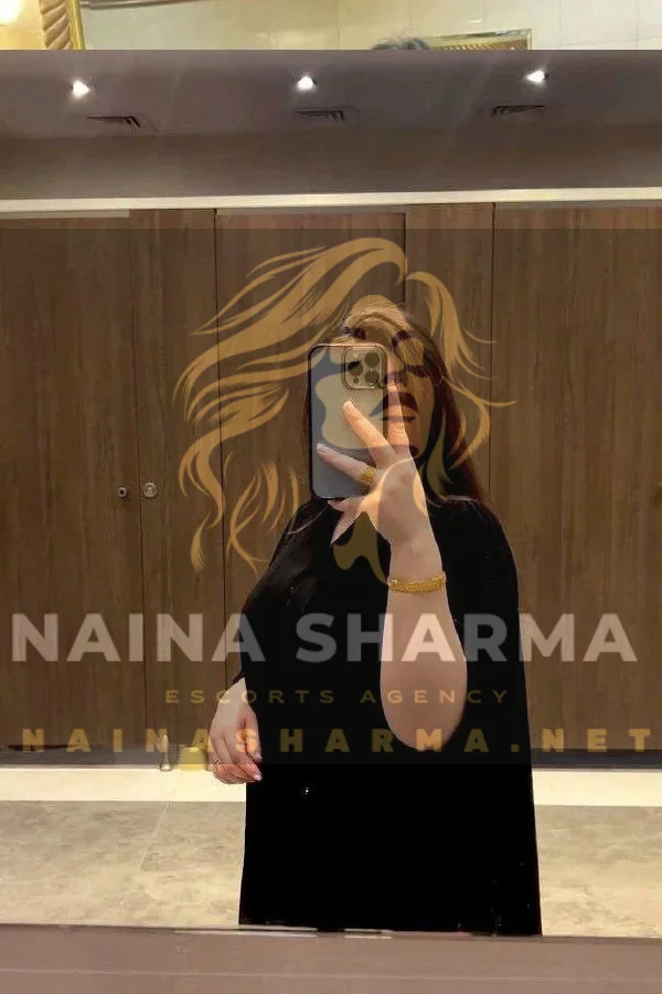 Nadia Lucknow Escorts Selfie