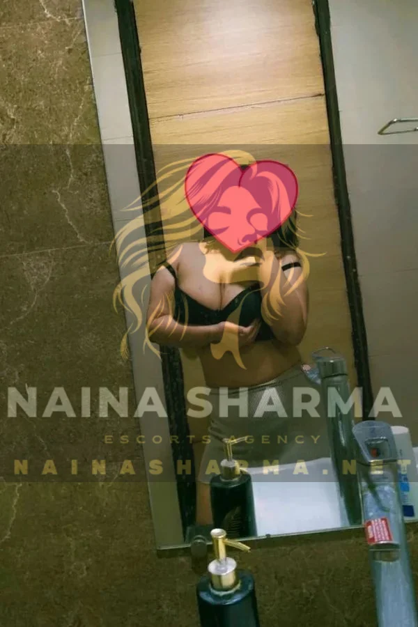 Navya London Escorts Selfie