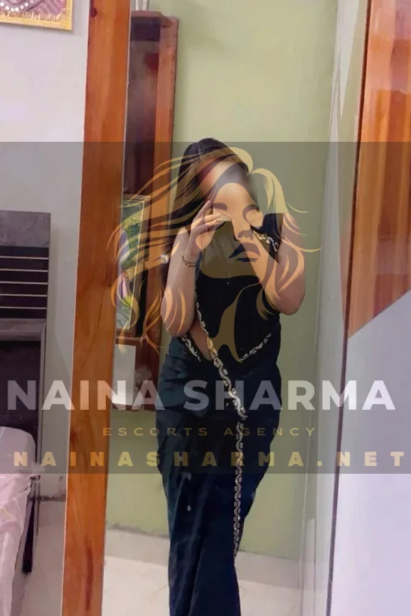 Niki Goa Escorts Selfie