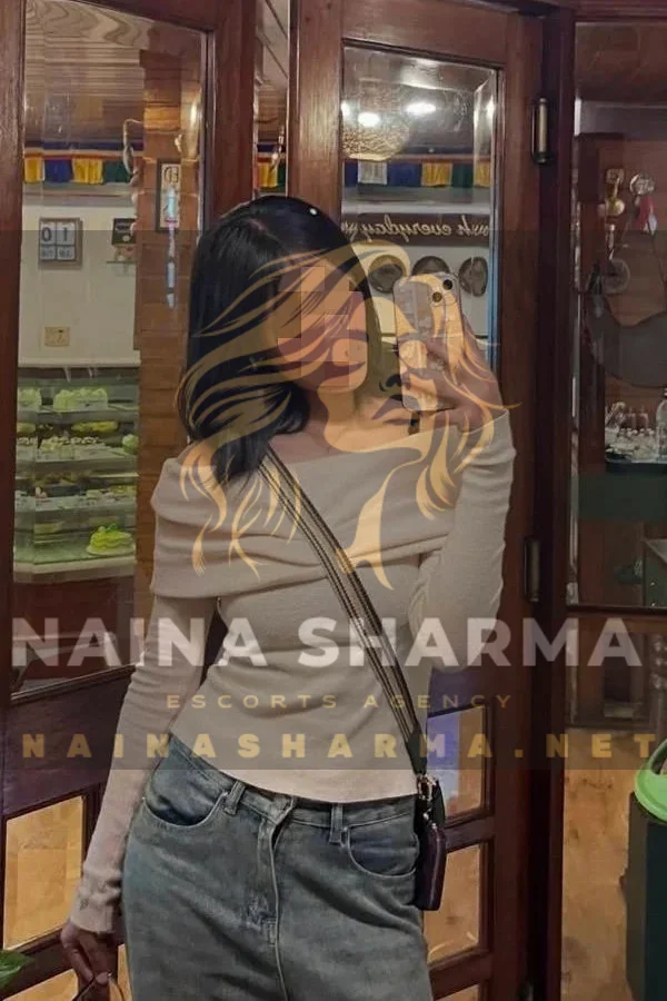 Nimi Lucknow Escorts Selfie