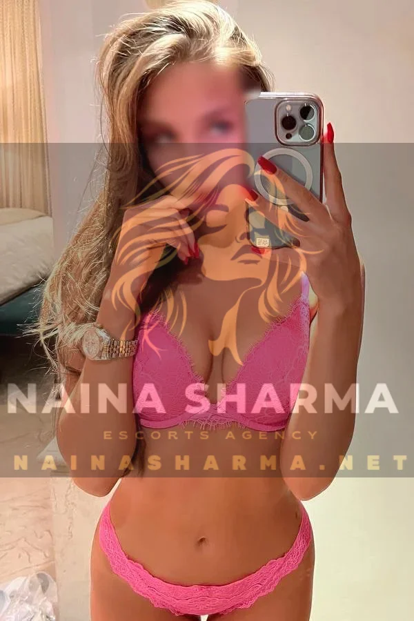 Nina Goa Escorts Selfie