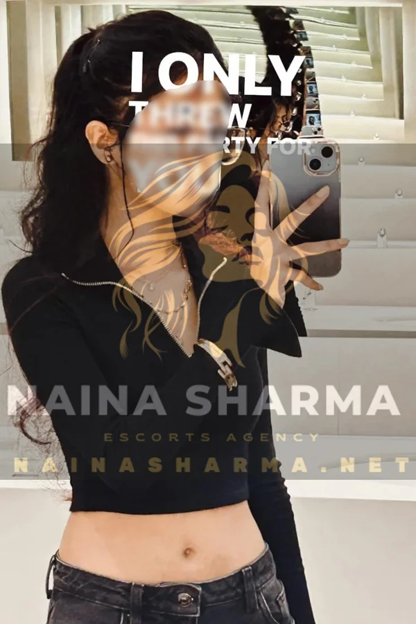 Nirai Chennai Escorts Selfie