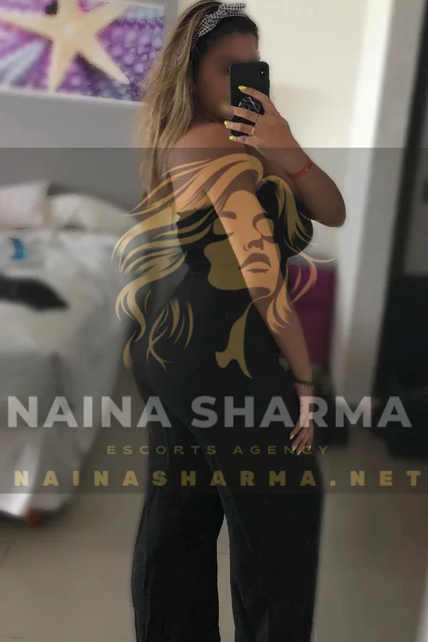 Omisha Noida Escorts Selfie