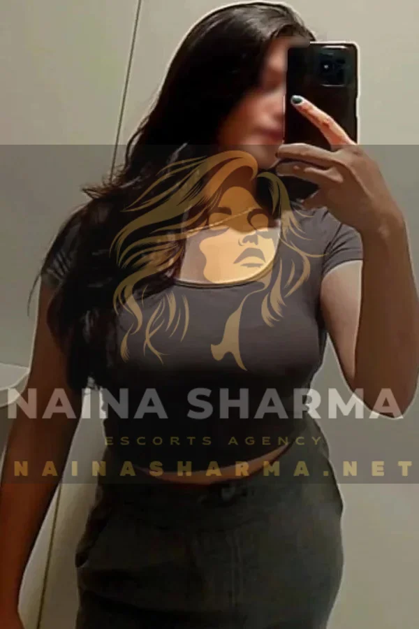 Parul Raipur Escorts Selfie