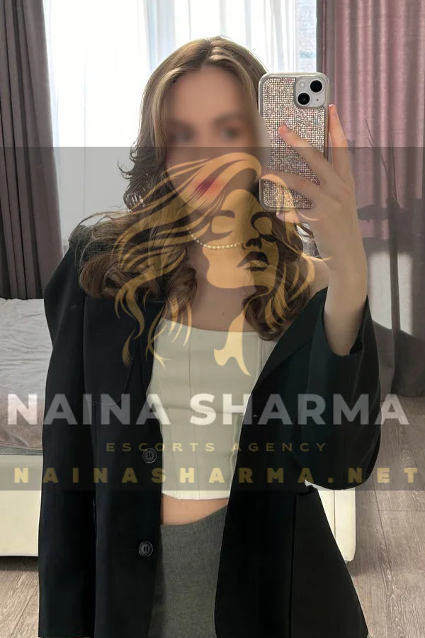Paula Pune Escorts Selfie