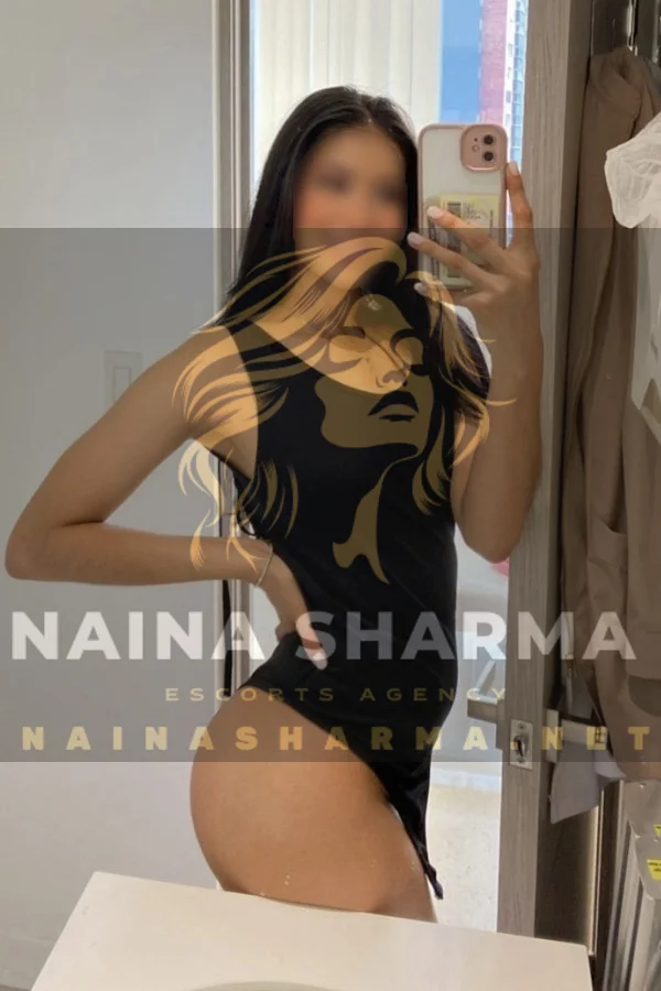 Phoenix Agra Escorts Selfie