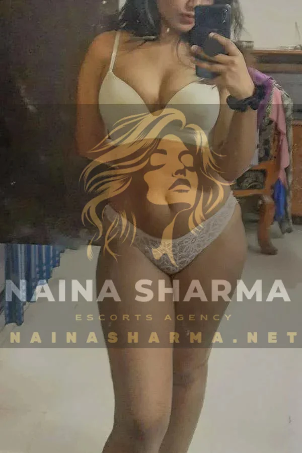 Pooja Noida Escorts Selfie